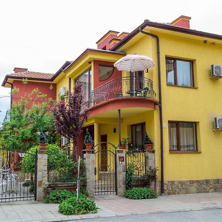 Family Hotel Kavrakovi Pavel Banya Bagian luar foto