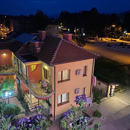 Family Hotel Kavrakovi Pavel Banya Bagian luar foto