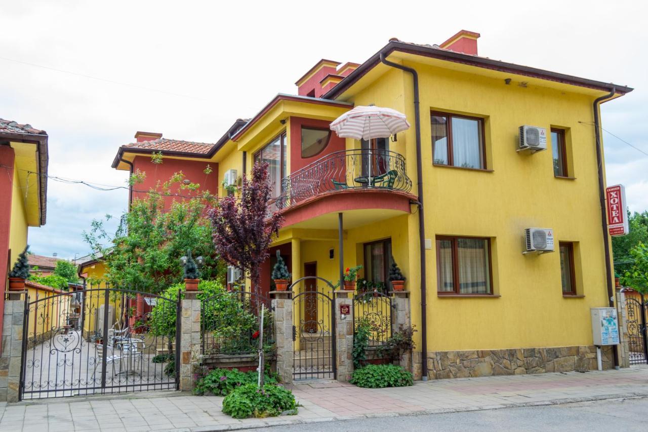 Family Hotel Kavrakovi Pavel Banya Bagian luar foto
