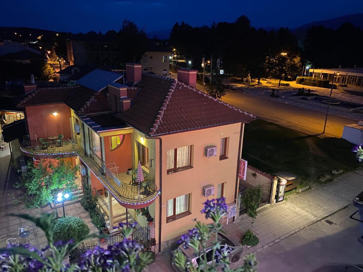 Family Hotel Kavrakovi Pavel Banya Bagian luar foto