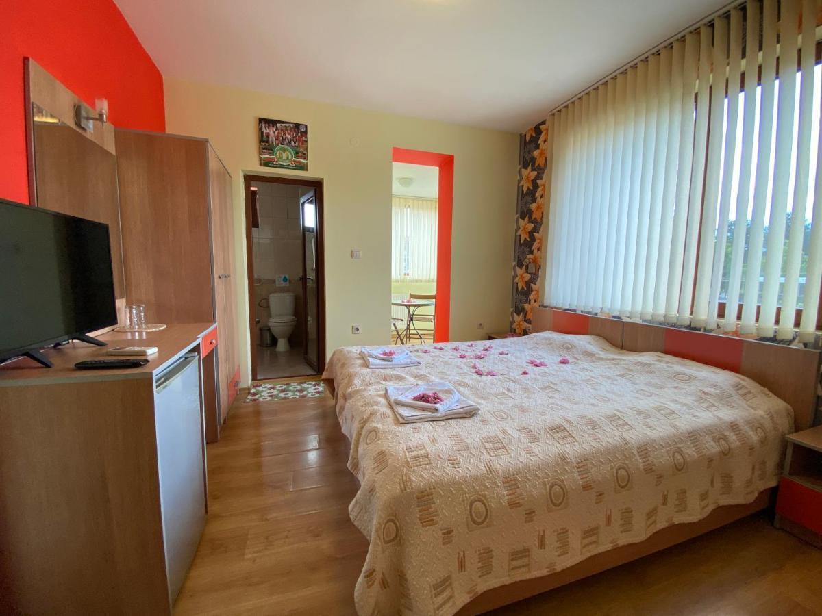 Family Hotel Kavrakovi Pavel Banya Bagian luar foto