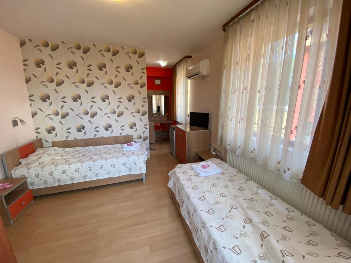 Family Hotel Kavrakovi Pavel Banya Bagian luar foto